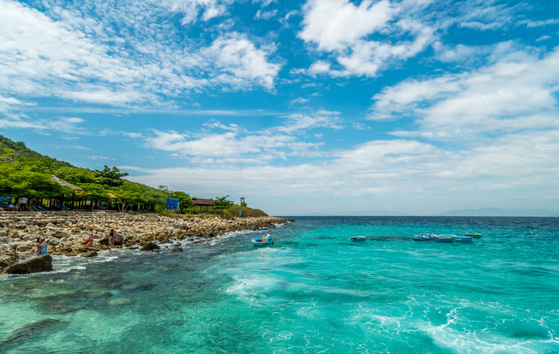 Đừng bỏ lỡ những rặng san hô rực rỡ tại Hòn Mun.